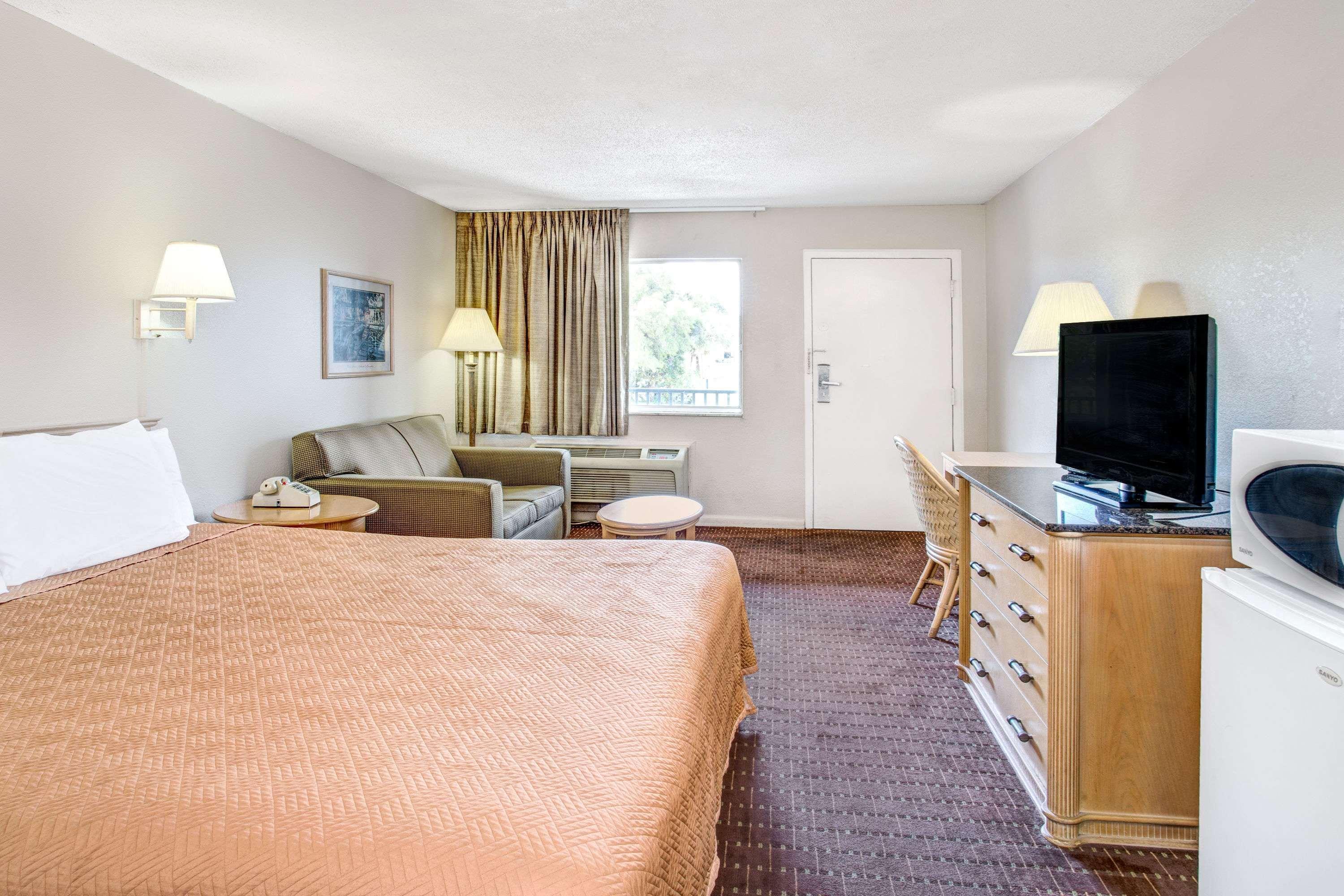 Super 8 By Wyndham Kissimmee Motel Buitenkant foto