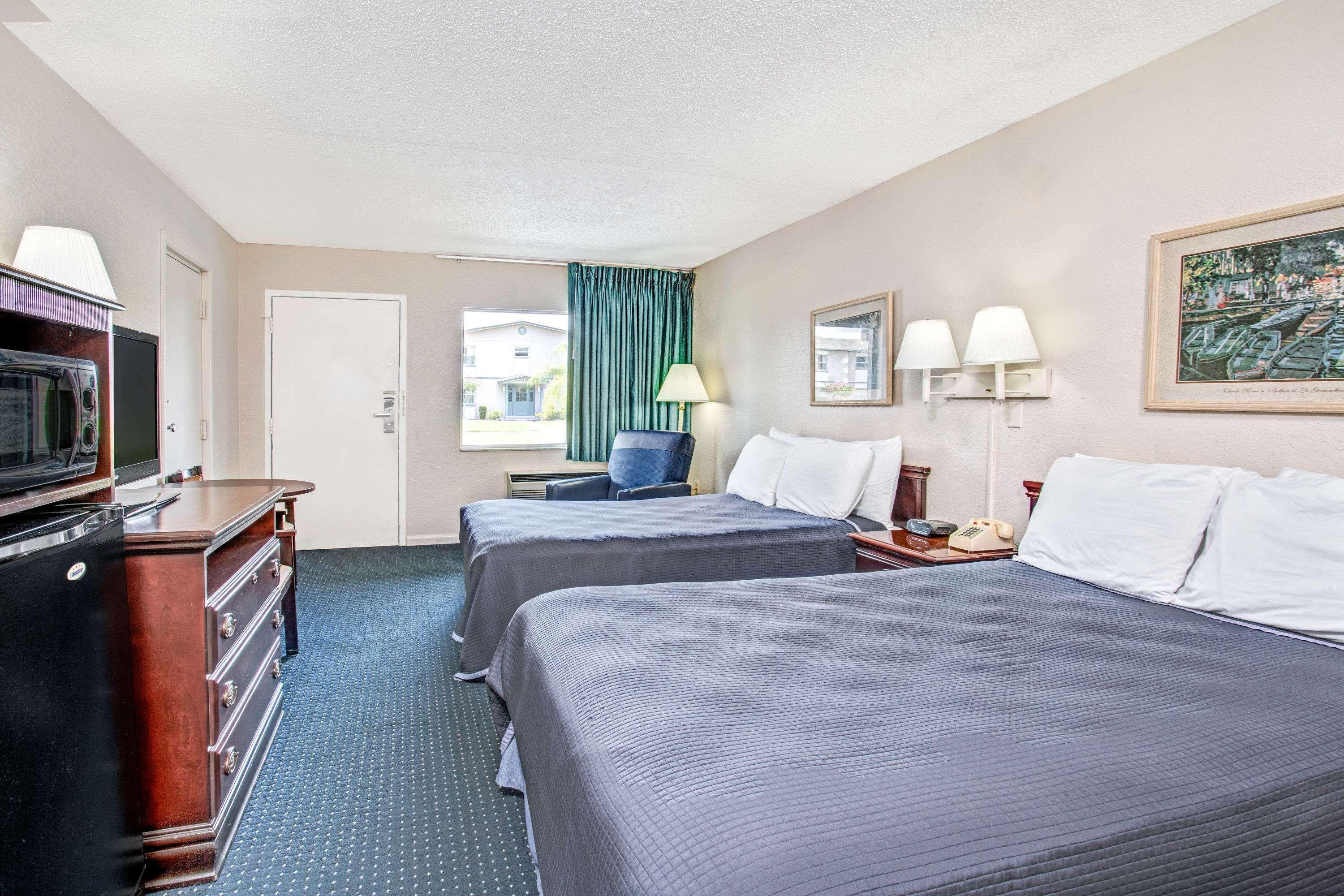 Super 8 By Wyndham Kissimmee Motel Buitenkant foto