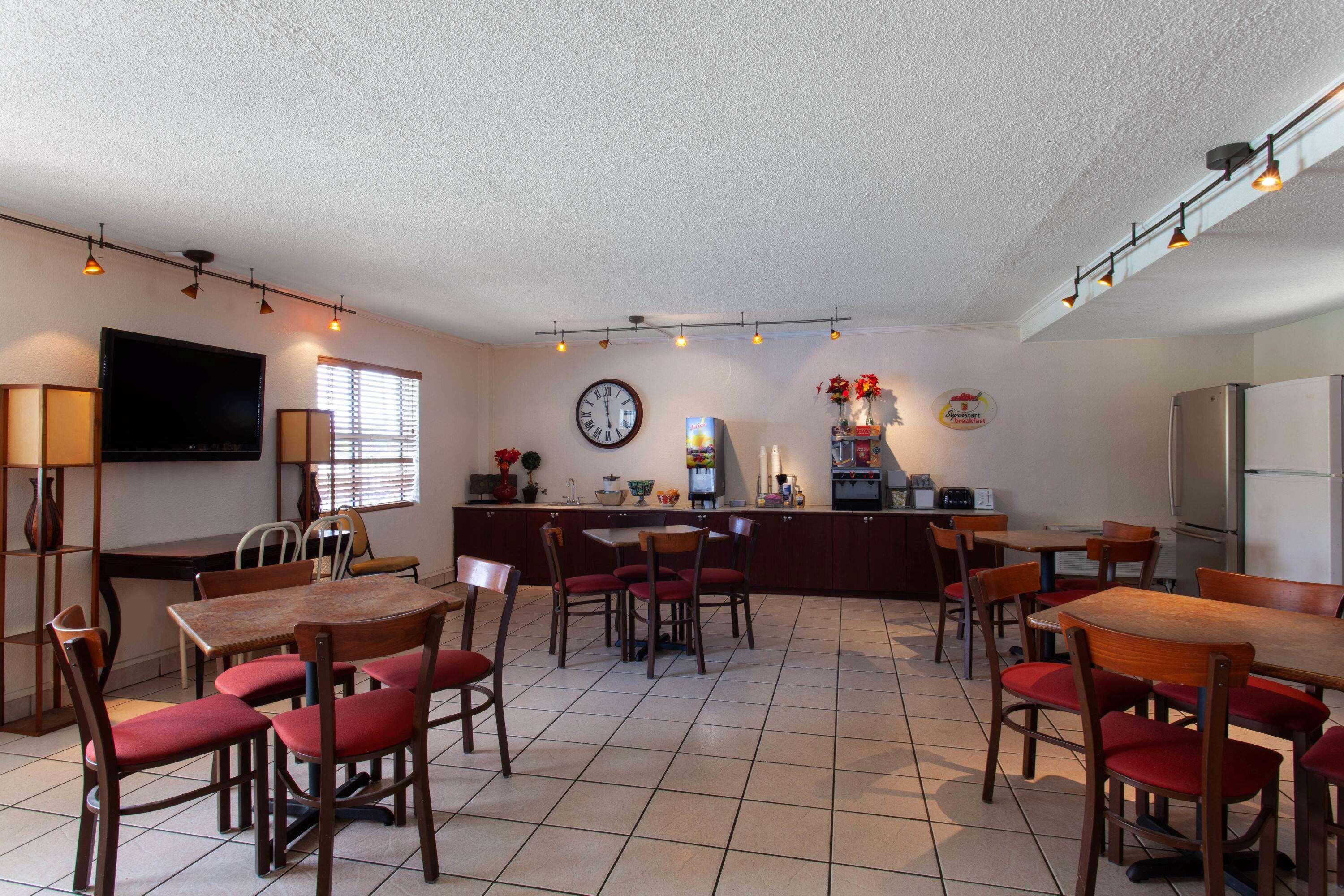 Super 8 By Wyndham Kissimmee Motel Buitenkant foto